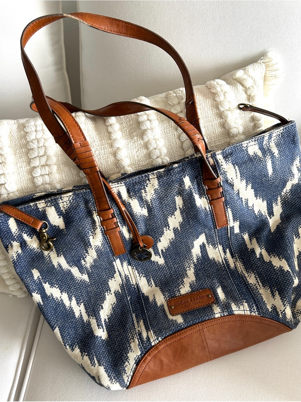 Lucky Brand “Bali Hai”Textile Tote in Surf Blue/Black! Great Condition!